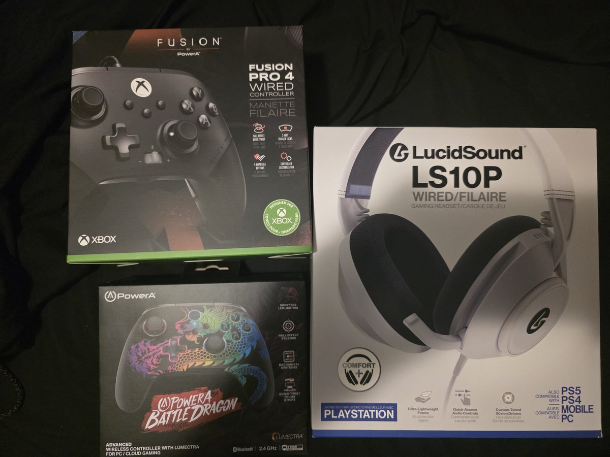 NYChrisG's tweet image. Needed a new controller for my retro games cause my old one is giving out. Shoutouts to @PowerA for hooking it up!!!!!