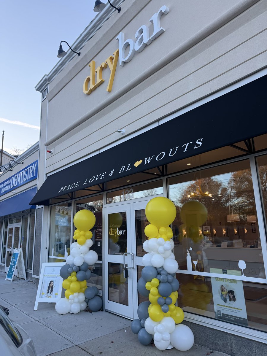 BlakeCommercial's tweet photo. Latest @theDrybar now open at Eaglewood Shops in North Andover, MA. Always a pleasure working with @LinearRetail and @WellBizBrands #blakedeal #cre More to come! https://t.co/ivM0611dHk