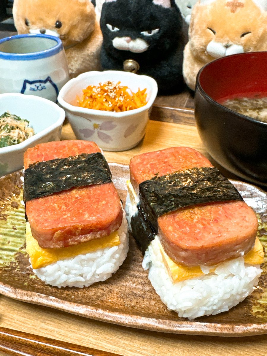 desmo_desmo_jp's tweet image. えー🙄

本日はスパムおにぎり定食🍙

正式名称はポークランチョンミートうす塩味おにぎりですけどね😶🐽

ﾃﾞﾊ (ﾟдﾟ) ｲﾀﾀﾞｷﾏｽﾙ🍙

#OnigiriAction 

#リモートワーク飯
#昼飯
#自炊生活

x.com/tftjp/status/1…