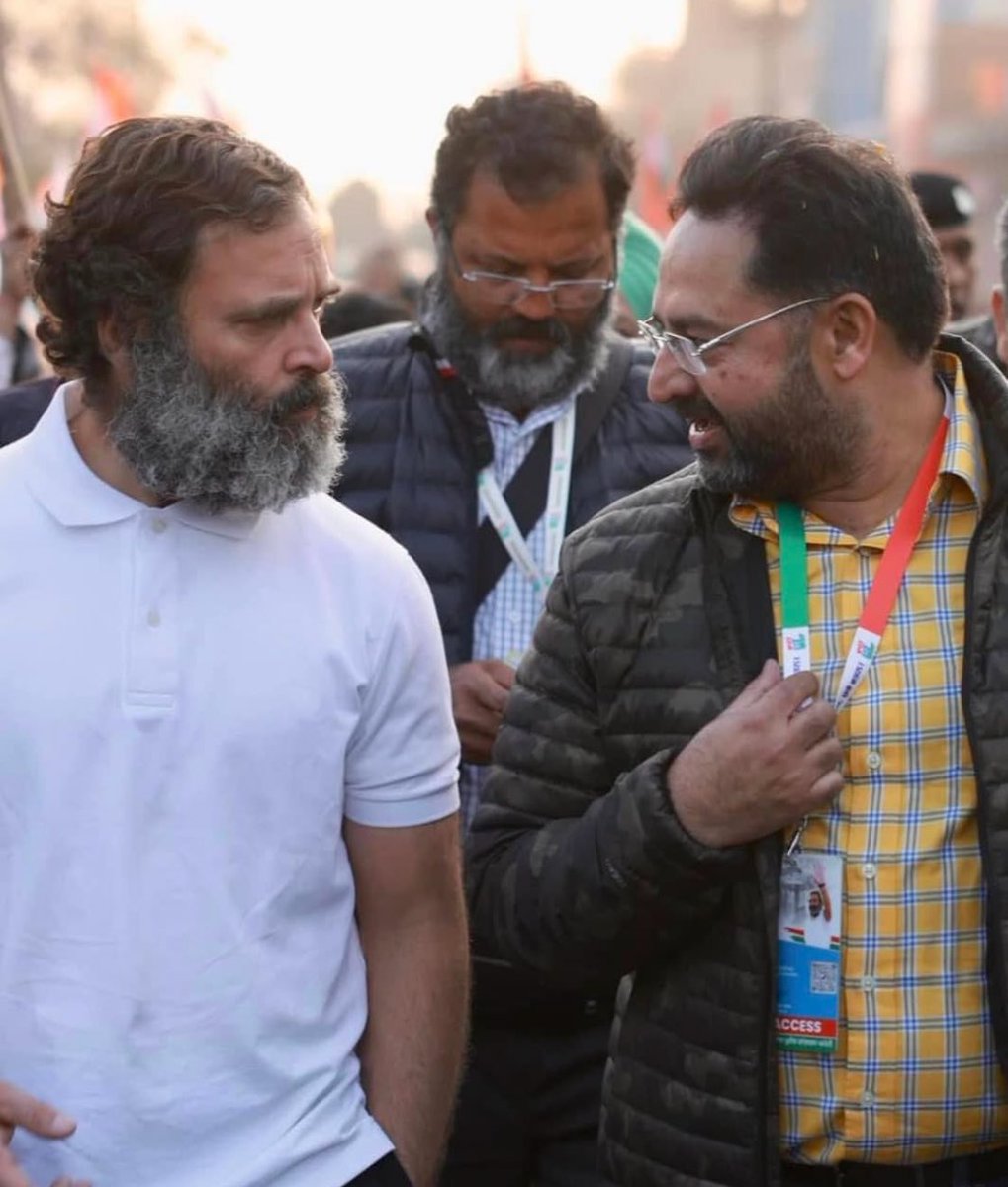 CHDPolitales's tweet image. यूथ कांग्रेस सोशल मीडिया सेल के पूर्व इंचार्ज और पंजाब के लहरागगा से कांग्रेस के सीनियर नेता भाई दुर्लभ सिंह सिद्धू जी को जन्मदिन की हार्दिक शुभकामनाएँ।
आप सदा स्वस्थ रहें, दीर्घायु हों और पार्टी व जनता के प्रति अपनी ज़िम्मेदारियों को इसी समर्पण और निष्ठा के साथ आगे भी निभाते…