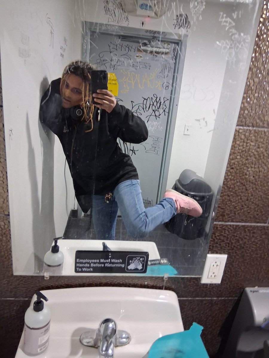 CONCERTINA_HALO's tweet image. All dogs go to heaven regardless of how fucked up they get.