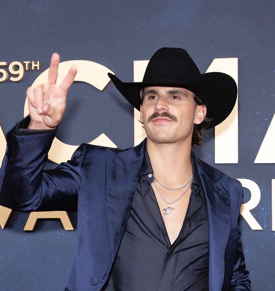 AnObservantEgo's tweet image. ⠀

⠀ ⠀ ⠀ ⠀      ⠀⠀  Hell of a night. ⠀ ⠀ ⠀ ⠀