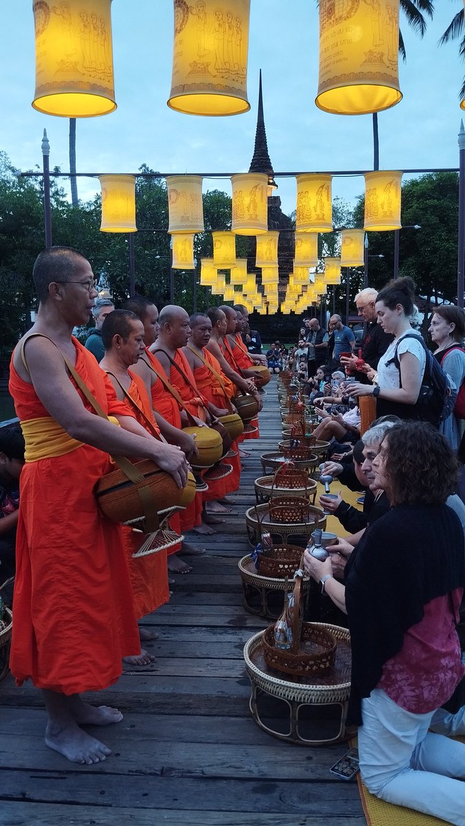 yoothachart's tweet image. ใส่บาตรเช้านี้...🙏🏻🙏🏻🙏🏻