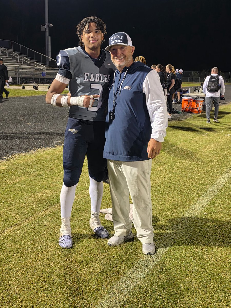 DomT3_26's tweet photo. Thank you @EFHS_Football for the greatest 4 years of my life. Forever grateful @CoachWillert #BGOD https://t.co/0CTobMatLL