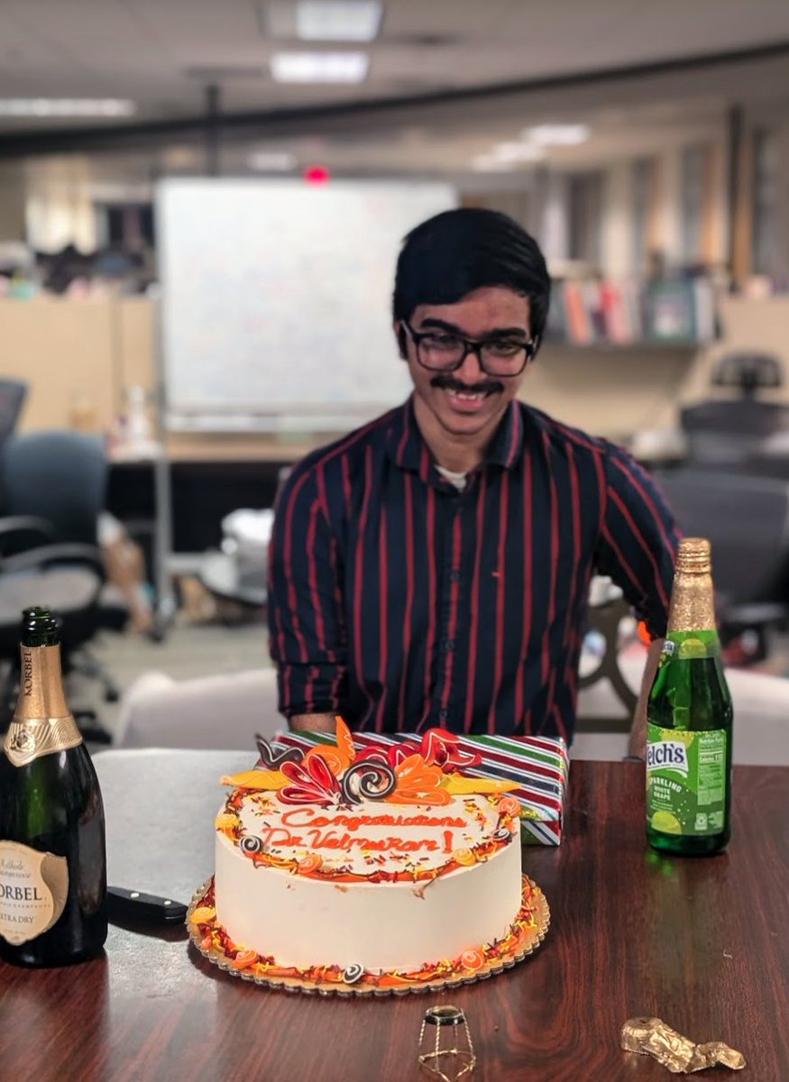 瞧瞧那傢伙的學歷！

博士！ Karthik Valmeekam @karthikv792——第二屆 Yochanite 博士🎉🥳

 （委員會：@liuhuan @tdietterich @sidsrivast @sarath_ssr