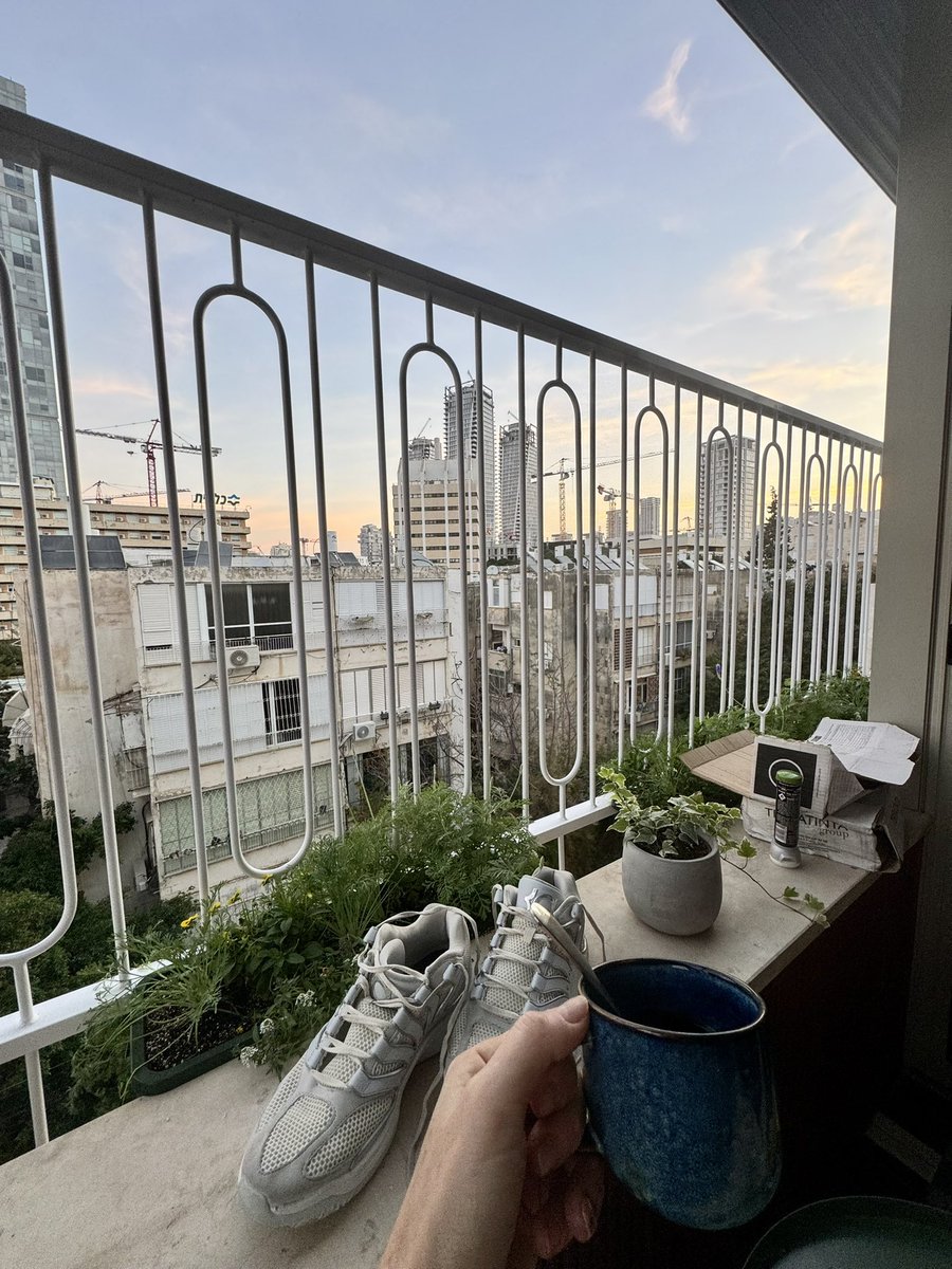 sarithecht's tweet image. הייידה יום גיבוש חטיבתי (ונעלי כדורסל)

#הרחובות_ממריאים_לאט