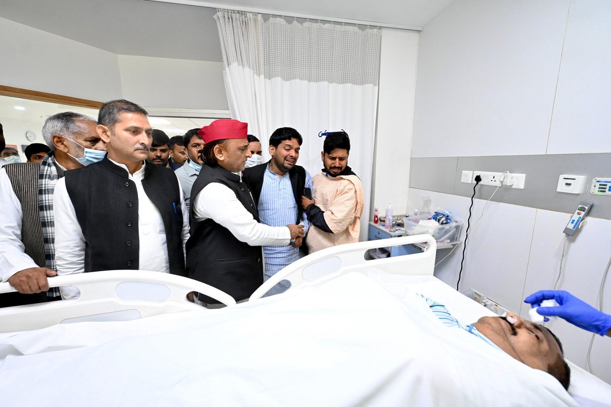 yadavakhilesh's tweet image. घोसी विधानसभा से समाजवादी पार्टी के विधायक श्री सुधाकर सिंह जी का निधन, अत्यंत दुःखद !

ईश्वर उनकी आत्मा को शांति दें।

शोक संतप्त परिजनों को यह असीम दुःख सहने का संबल प्राप्त हो।

भावभीनी श्रद्धांजलि !