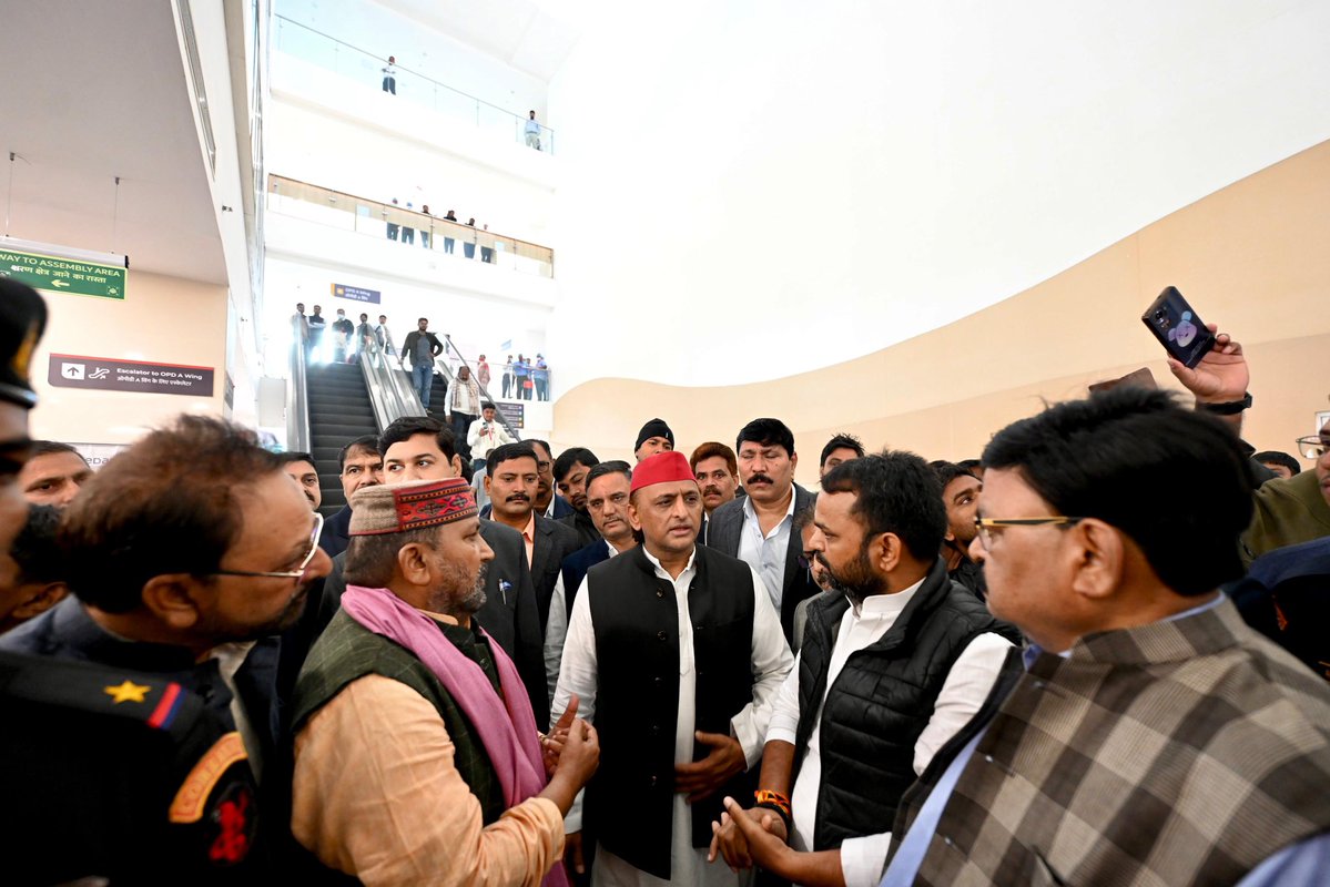 yadavakhilesh's tweet image. घोसी विधानसभा से समाजवादी पार्टी के विधायक श्री सुधाकर सिंह जी का निधन, अत्यंत दुःखद !

ईश्वर उनकी आत्मा को शांति दें।

शोक संतप्त परिजनों को यह असीम दुःख सहने का संबल प्राप्त हो।

भावभीनी श्रद्धांजलि !