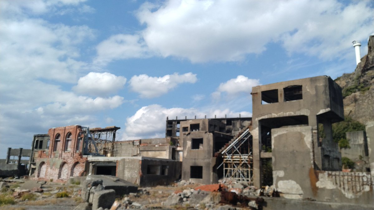 11月20日(木)晴れ

午前便、上陸できました🙌🏻

この時間は修学旅行の高校生のお客様にも沢山ご参加いただきました
今日見た印象と、また大人になって見る印象は違うかもしれません
またのお越しをお待ちしています！🙇

#軍艦島  #軍艦島クルーズ  #端島 
 #高島  #世界遺産  #長崎観光