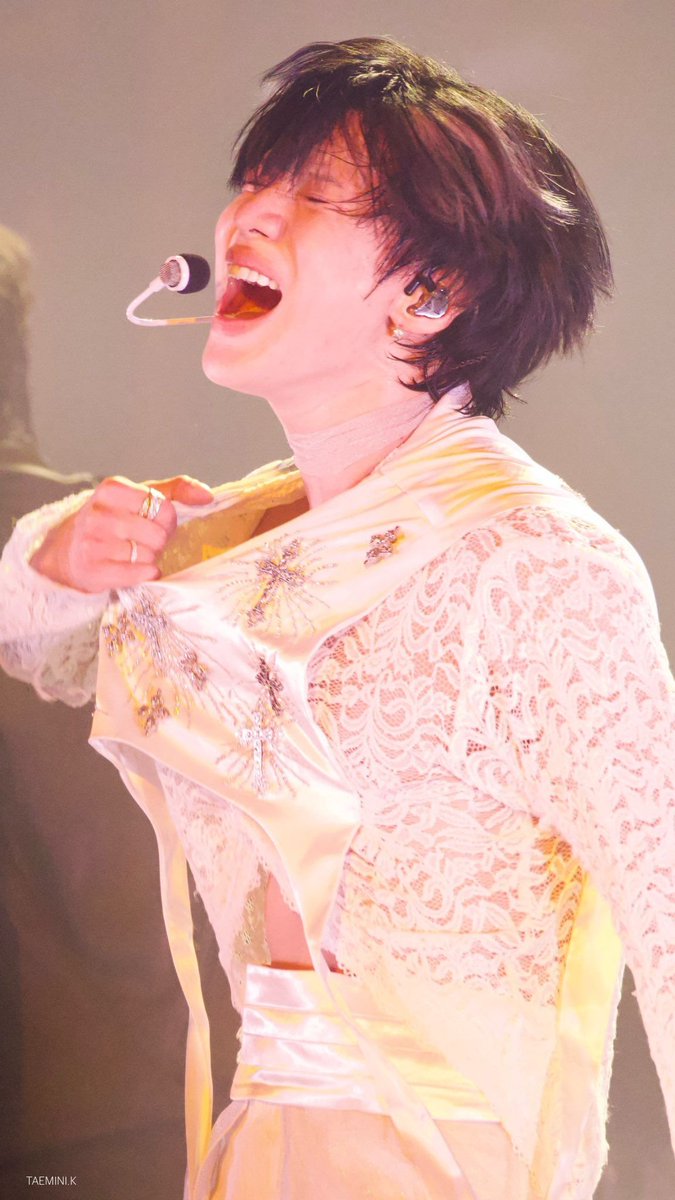 Angelsharedepot's tweet image. The pained expression on Taemin&apos;s face when he performs on stage is so alluring........
