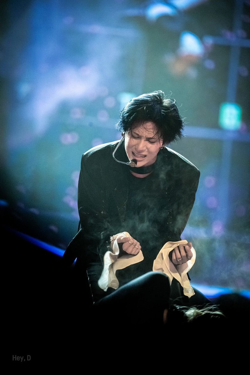 Angelsharedepot's tweet image. The pained expression on Taemin&apos;s face when he performs on stage is so alluring........