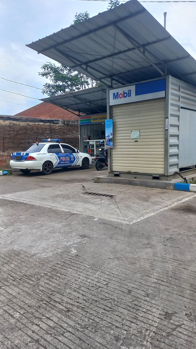 Akhirnya menyerah jg SPBU MOBiL om <a href="/rasjawa/">Mas Pur</a> ...sampai kapann??