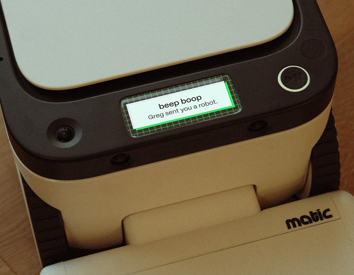 maticrobots's tweet image. Check out all the custom screen options you can add when you buy Matic as a gift!
(This is our favorite)