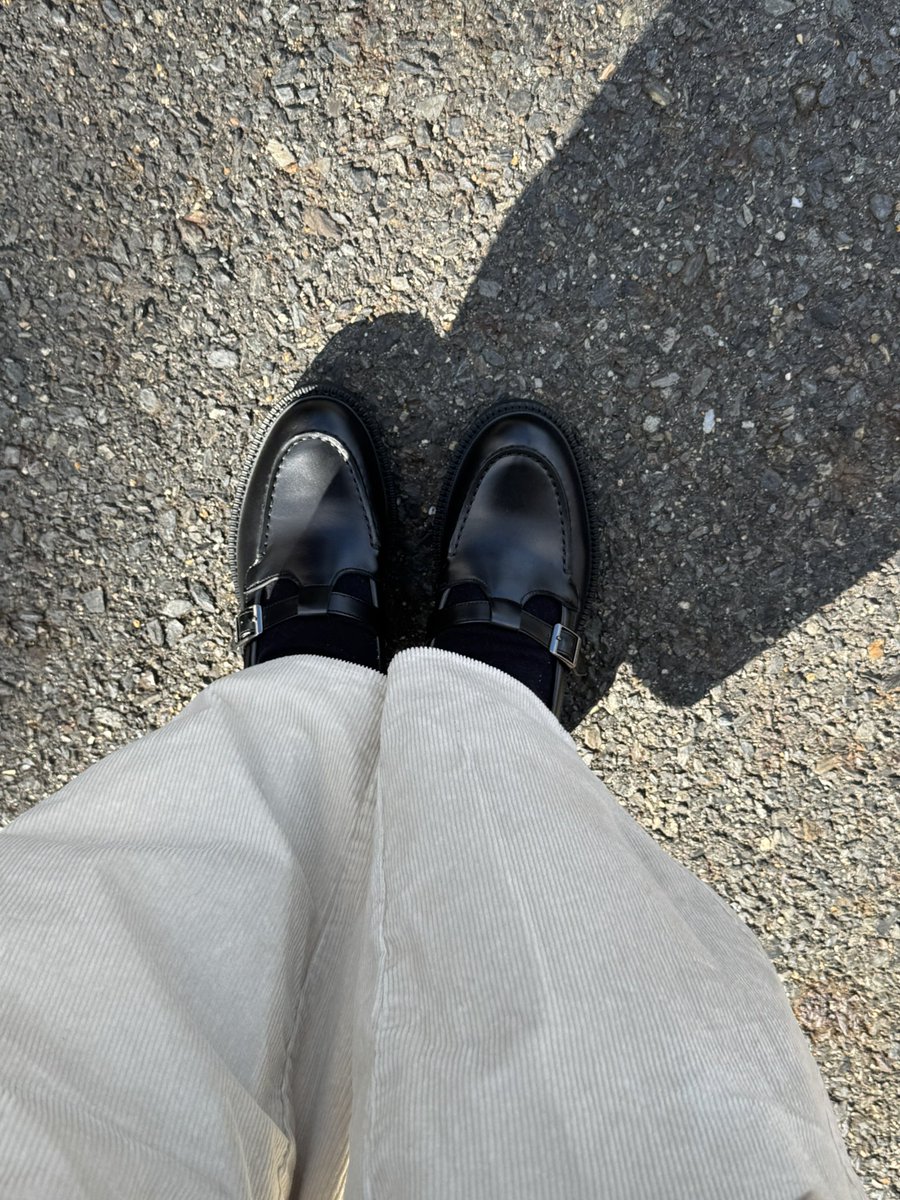 msblue24203's tweet image. 今日はお天気いいので、
リハビリがてら初おろし🥾🤍
ヒールあって嬉しい♥️
まずはコンビニから…でしたよね笑

 #diciassette
 #NERDMIND
 #TakanoriIwata