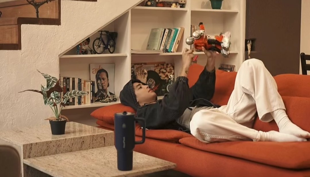 singleness1897's tweet image. Sinasabi ko na nga ba kaya familiar 🤣 ewan sa inyo dunbil. Sige mag matchy lang kayo dyan. 

#DonBelle
#DonnyPangilinan
#BelleMariano