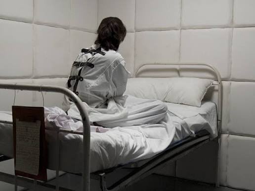 🙏🙏🙏 хажуудах ханиа, найзаа, хамтран зүтгэгч ээ анзаарч нэг хараарай!!!

#Тусламж шаардлагатай үед туслахгүй, ойлгохгүй байж байгаад сэтгэцийн тасгийн өвчтөн болгочихвий дээ 😥

#Бид сэтгэцийн эмнэлэг бол “галзуу хүмүүсийн газар” гэж боддог.

#Гэтэл нэг сувилагчийн хэлсэн үг