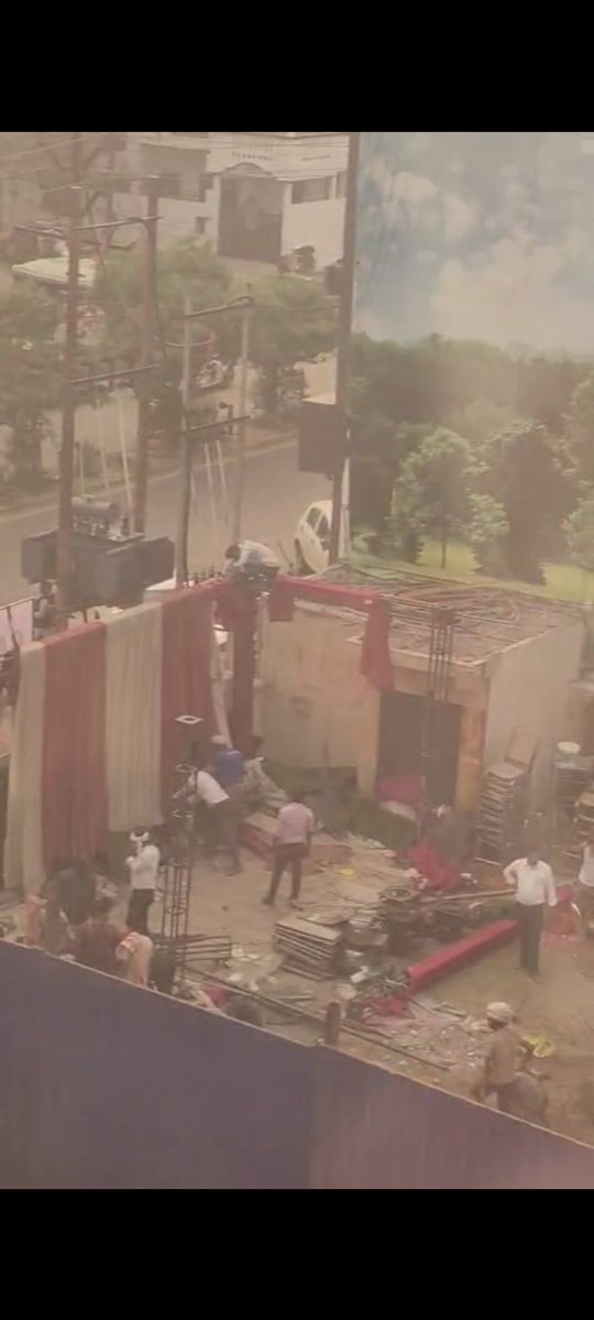 HEROOFMATHS's tweet image. मेरे होटल में लूटपाट और लॉन पर कब्जा। कानून के नियमों की धज्जियां उड़ाई। Vivek kumar gupta और yogesh singh इतना बड़ा घिनौना कांड करने के बाद भी गिरफ्तार नहीं किए जा रहे हैं हमारी fir आज तक नहीं लिखी गई।@yogi @CMOfficeUP @myogiadityanath @kanpurnagarpol @DMKanpur @aajtak @news