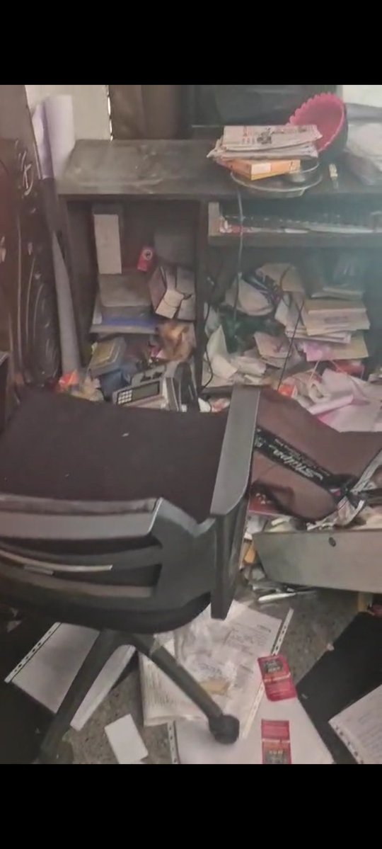 HEROOFMATHS's tweet image. मेरे होटल में लूटपाट और लॉन पर कब्जा। कानून के नियमों की धज्जियां उड़ाई। Vivek kumar gupta और yogesh singh इतना बड़ा घिनौना कांड करने के बाद भी गिरफ्तार नहीं किए जा रहे हैं हमारी fir आज तक नहीं लिखी गई।@yogi @CMOfficeUP @myogiadityanath @kanpurnagarpol @DMKanpur @aajtak @news