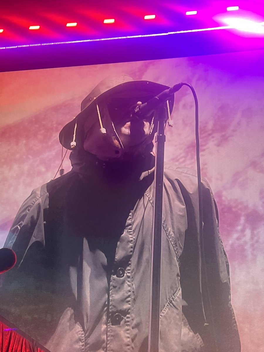 _b1az3's tweet photo. @liamgallagher i saw u in london and sydney and you just got more and more biblical https://t.co/kqe6MU7ruV
