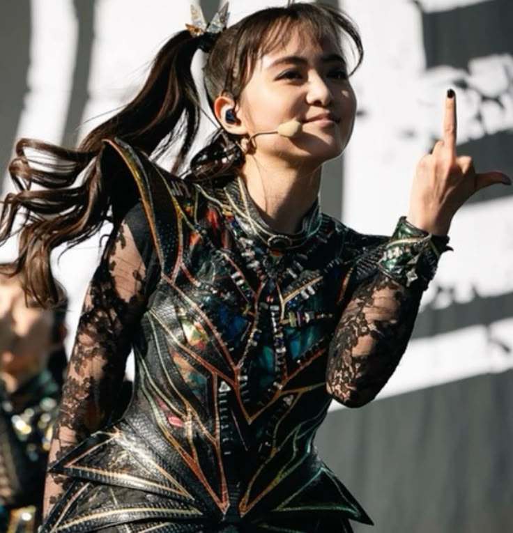 omajination's tweet image. I was thinking about how BABYMETAL said they came up with RATATATA&apos;s choreo by themselves. Now I&apos;m thinking about the fact that this step is in it 🙂‍↕️ #MOMOMETAL #MOAMETAL