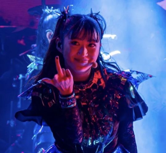 omajination's tweet image. I was thinking about how BABYMETAL said they came up with RATATATA&apos;s choreo by themselves. Now I&apos;m thinking about the fact that this step is in it 🙂‍↕️ #MOMOMETAL #MOAMETAL