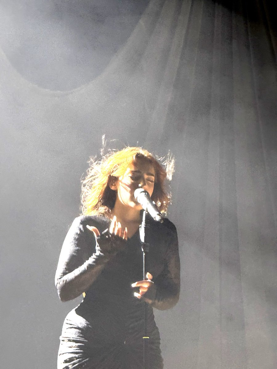 BBolerista's tweet photo. fotos de @HFVioleta en el concierto de GRANADA 🖤 https://t.co/5LIQTRBeLf
