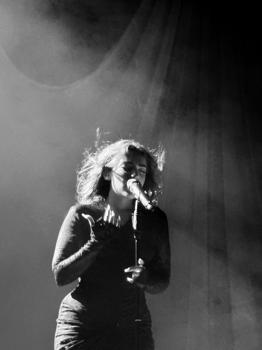 BBolerista's tweet photo. fotos de @HFVioleta en el concierto de GRANADA 🖤 https://t.co/5LIQTRBeLf