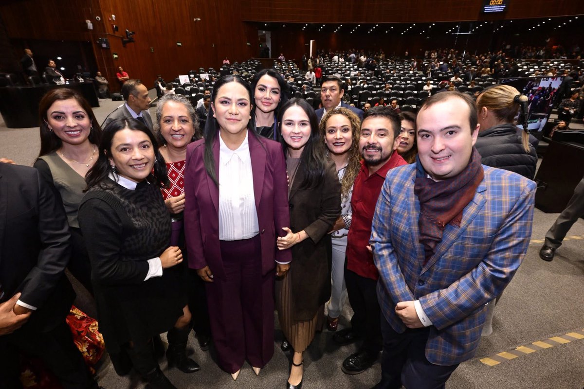_FlorEsponda's tweet photo. El día de hoy recibimos en la Cámara de Diputados a la Secretaria de Bienestar @A_MontielR, quien rindió su comparecencia como parte del Primer Informe de Gobierno de nuestra Presidenta @Claudiashein. https://t.co/3xXjm5mdWg