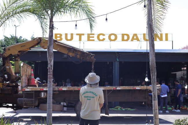 mpdft's tweet image. DF-Legal inicia remoção de quiosque irregular no Cruzeiro após recomendação do MPDFT. Saiba mais: tinyurl.com/5b8dcevy #mpdft #ordemurbanisticampdft #prourbmpdft