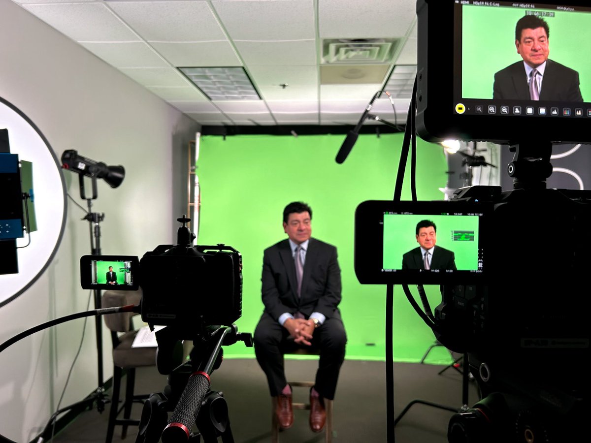 LouSandoval_10's tweet image. Kicking off the Titan 100 Chicago journey today. The photo shoot set the tone for an incredible experience ahead with an inspiring cohort of leaders.

Thanks to Brennan Jones, the Titan Whisperer, and the team at Kehoe Designs for the amazing space.

Honored to be part of this…