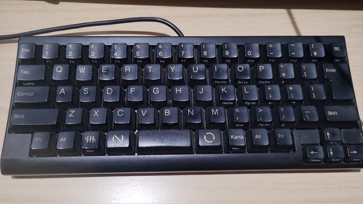 UponlyK's tweet image. 20年以上前に使っていたhhkbを久々に持ち出して使ってみた。
やはり打鍵感が良い！

そして久々すぎてControlキーの位置になれないのと、半角全角切り替えに困った(ググった)w