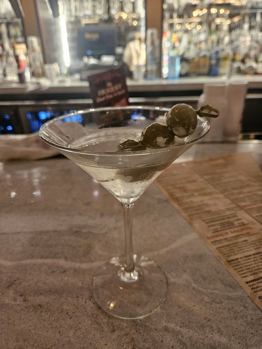 cinrui's tweet photo. Cheers loveees! 🍸#Harrys #StAugustine https://t.co/jq0DaBQye5