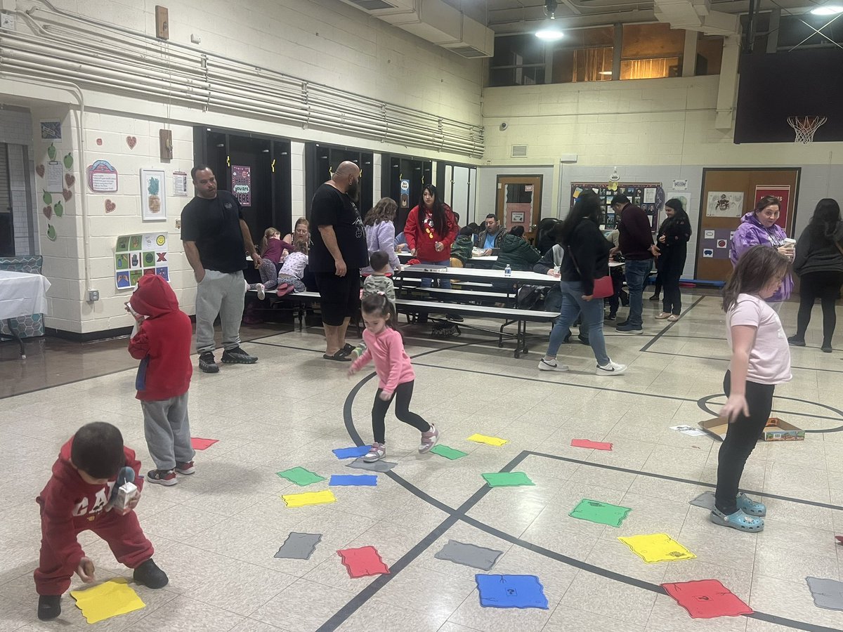 projectbefore1's tweet image. So grateful for our incredible families! 💙 Family Game Night was full of fun, laughter, and connection. Thank you, Miss Brittany and Project Before staff, for a wonderful evening!