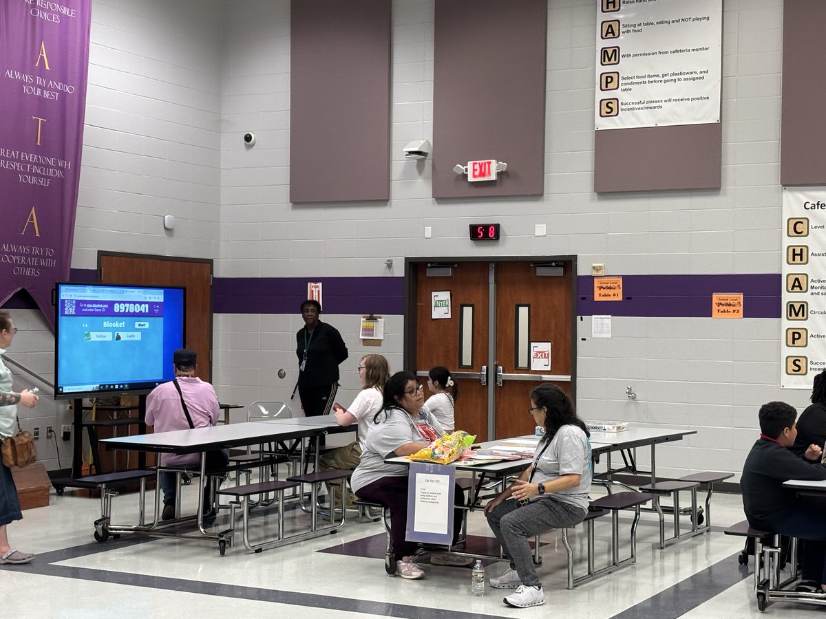 thecrystalexec's tweet image. Family Game Night hosted by our Family Center and Ms. Dominguez!! Come and see us!  @mataeagles @AliefISD @alief #Familyengagement #FamilyFun