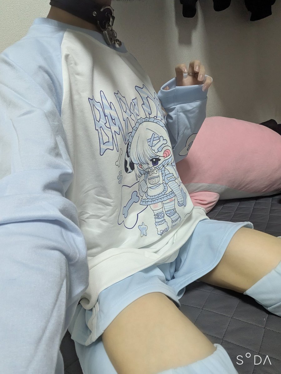 haruki_vrc_'s tweet photo. おはよう
かわいい服を着ました（？）
学校行ってきます https://t.co/RaHHleX0cw