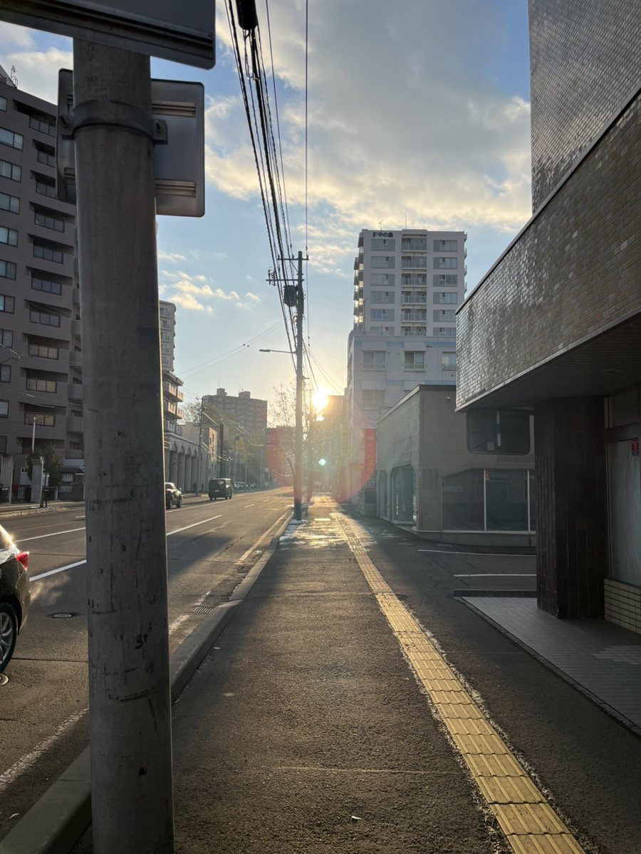 Yoshiki11396762's tweet image. 今朝は中の島駅前で辻立ちを行いました。
いつもより早い時間帯なので、物珍しそうに見ていかれる方も多く、チラシもたくさん受け取っていただきました✨

『前の選挙で参政党に入れました！』という女性が笑顔で近寄り握手を交わしてくださいました🤝…