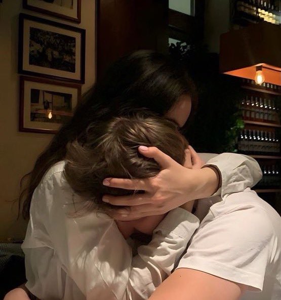 everrythings's tweet photo. deep hugs https://t.co/2ZCnv6VYd3