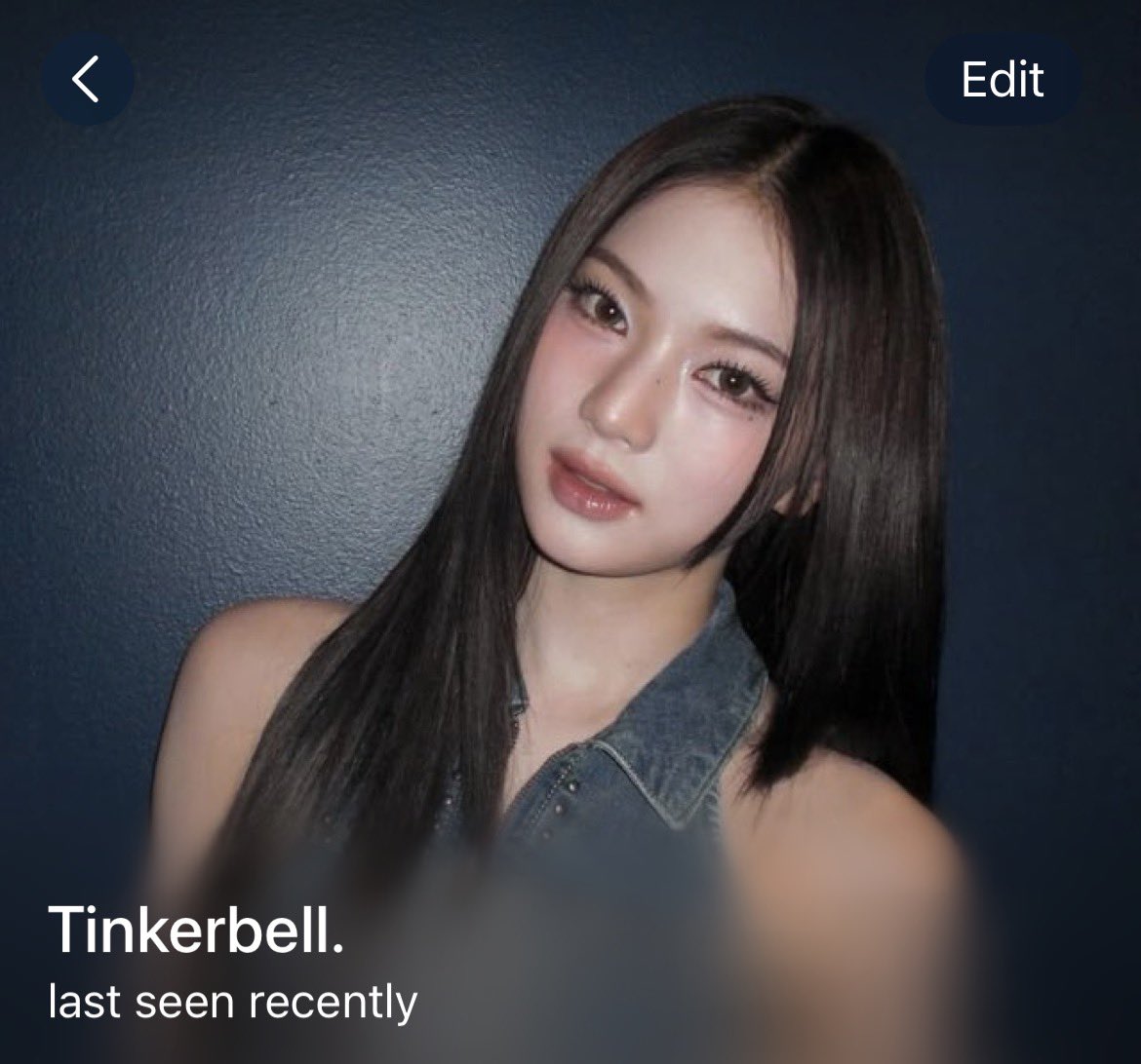 vnglry's tweet photo. Akal-akalan barat anjir. Profile picture couple amat gini. Ngikutin ya, @lulla8ie? Bilang aja dah kalau sayang. https://t.co/cUelxFesJo