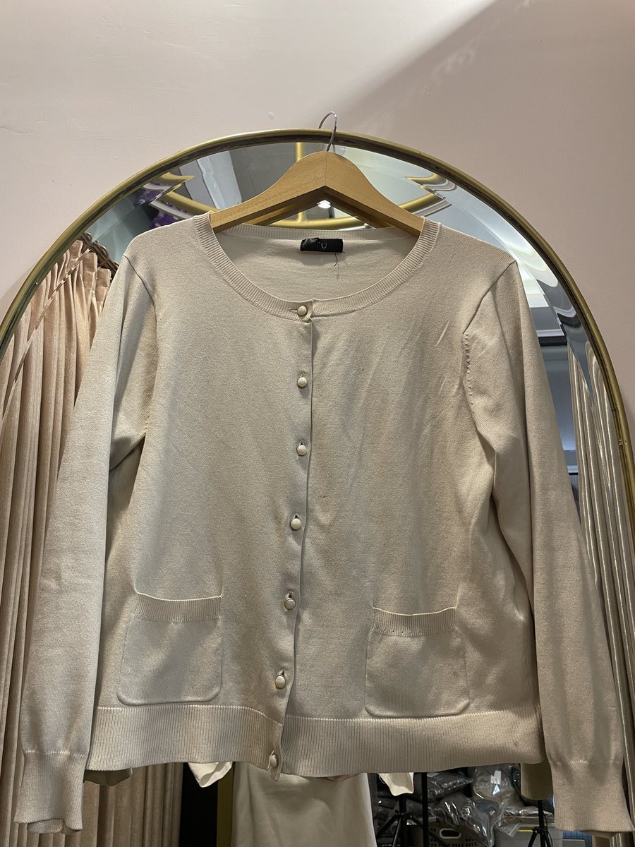 Cardigan cream ld 100cm pj 55cm 30k aja bisa oren butuh cuci aja