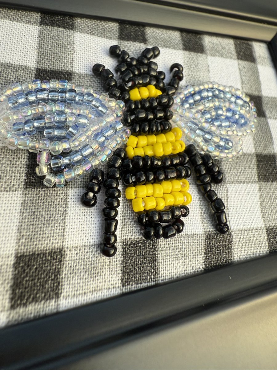 bizzybuys1's tweet image. Buzz on over to my bio and click that Etsy shop link because I just listed 5 new bead embroidery artworks! 🐝🪡

#bee #embroidery #beadembroidery #beads #artwork