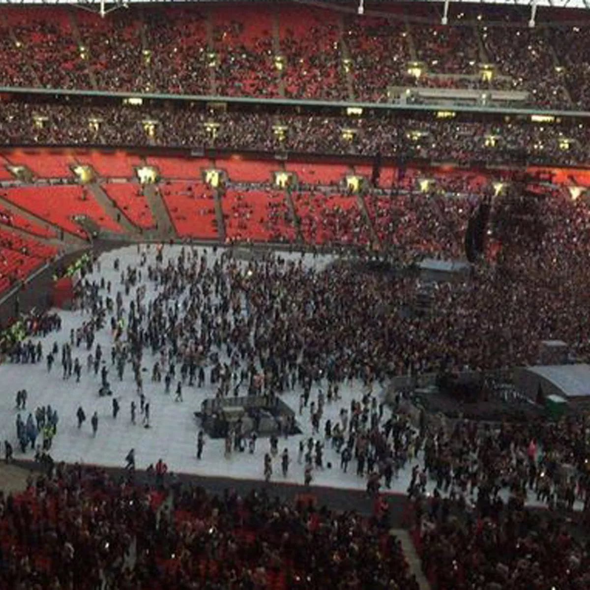 taysprivatejet's tweet image. taylor, bey, and rihanna and their latest stadium concerts