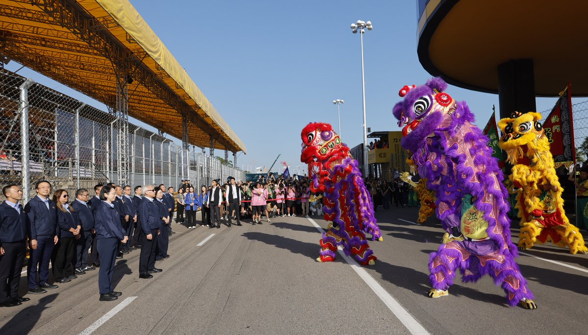 #AutoyPistaRadio🎙️Podcast programa del domingo 16 en <a href="/WRADIOMexico/">W Radio México</a> y <a href="/deportesWRADIO/">W Deportes</a> 
open.spotify.com/episode/6Z3LeW…
Final de MotoGP y premiación en Valencia; Gran Premio de Macao.
Gracias <a href="/masteralexr/">Alex Rubio</a> y <a href="/pablodevillota/">pablo de villota</a> por su compañía y gracias <a href="/Tolamajr/">Marco Tolama</a> y <a href="/soyedisa/">Edith Avila</a> por la producción.