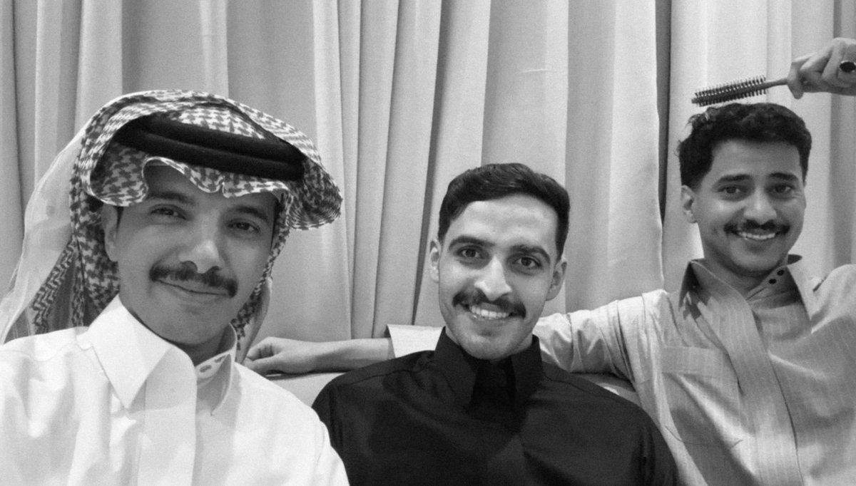 wq_3l's tweet image. الصورة توصف قصيّد دخيل الله الحارثي /
حمد صالح صاحبي والله نعم الصاحـب 
محزمٍ لي من صواديف الزمان يعانـيِ
-
وإذا كان الطيّب له بين العرب ماريـه 
ينذّكر عبدالعزيز ونعم المتعانـي 
❤️