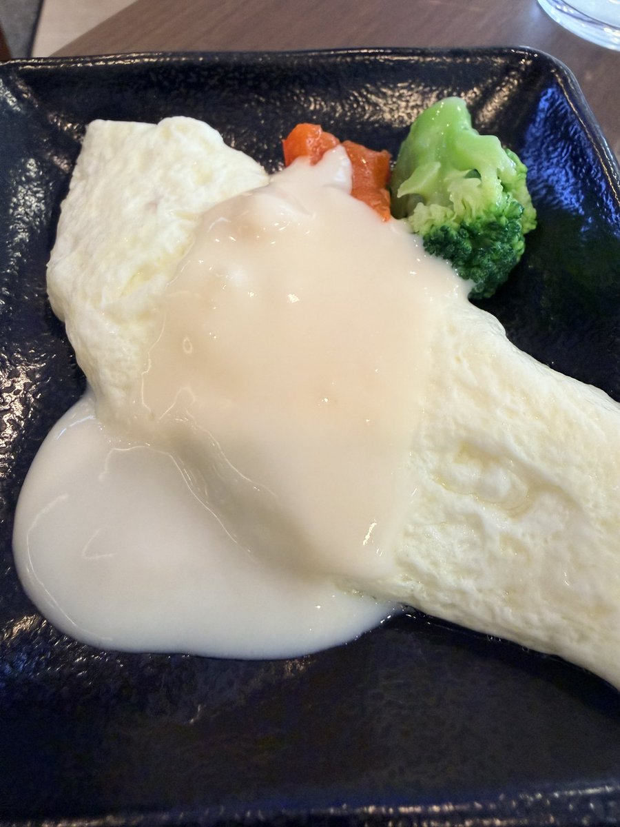 luglugluglug's tweet image. 今日は倉敷ドーミーイン泊まったんだけど、朝食ビュッフェの力の入れようが結構いいな。

かなり地元の食材目立つしオリジナルの地元に見立てた料理もいい。

いつもの定番ビジネスホテルビュッフェを極力使ってないの、めちゃいいわ。