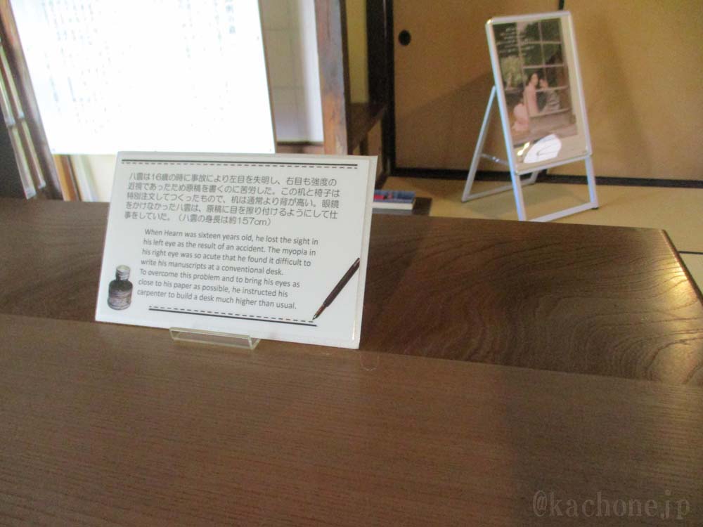 kachonejp's tweet image. 今週の朝ドラ #ばけばけ (8週目)
■小泉八雲旧居
八雲は目が非常に悪く、机とイスは特別に体にあわせて作られたもの
OPで夫婦の二人を撮影したのもここです
写真を自由にとれますので、八雲やおトキちゃんになったつもりで撮影しても楽しいかも？