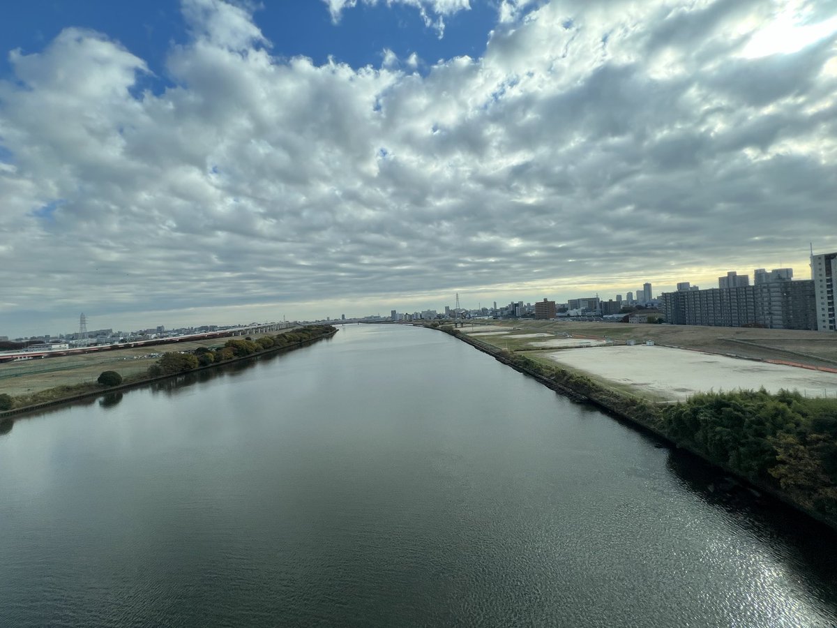 miki_mfb's tweet image. 薄日が射してます🌤️