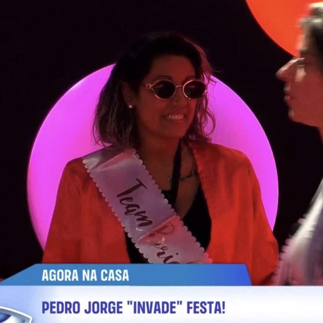 tuxsaleatoria's tweet image. liliana “oh voz meta lá mais uma música que o pedro vai se esmerar para a marisa susana que ela merece”
a marisa: 
#sstvi