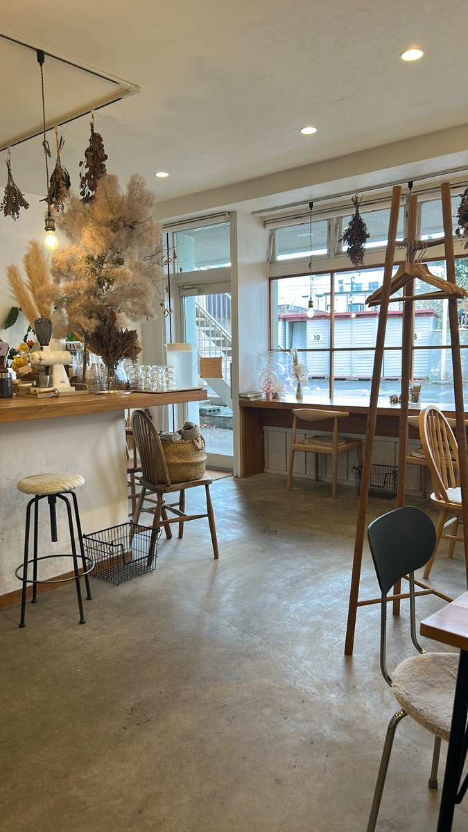 hokkaido_abtrip's tweet image. 八雲町にあるSLOW CAFE （スロー カフェ）さん
店内はかわいい😍そしてすぐ満席なりました！！
私はカレードリア注文して
アツアツ、ﾁｰｽﾞとろ～り、ボリュームあり！！
お腹いっぱいになりましたが
デザートのプリンも注文🥰
またいきま～す！

＃ABﾄﾘｯﾌﾟ
＃SLOW CAFE