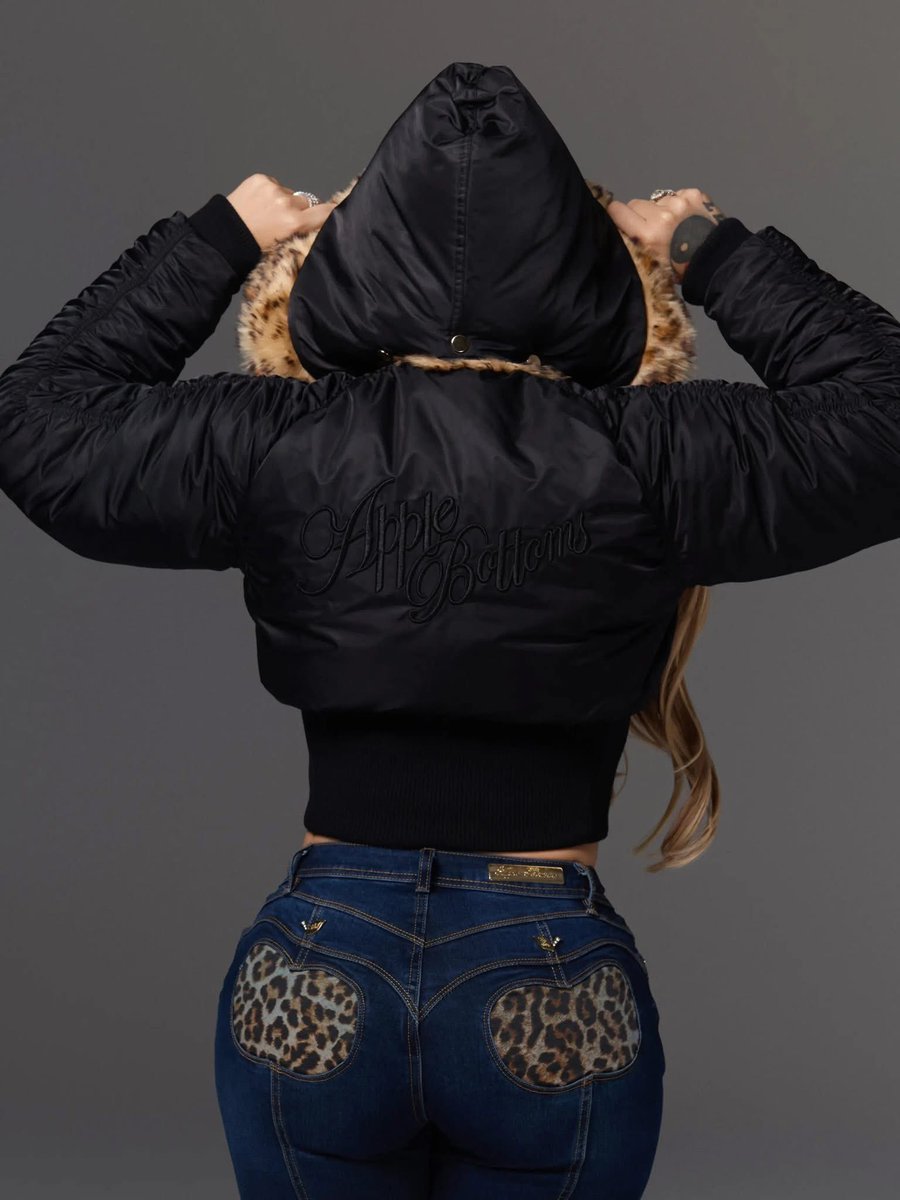 layxsnv's tweet image. Apple bottoms done took it all way backkkk w this one 😮‍💨