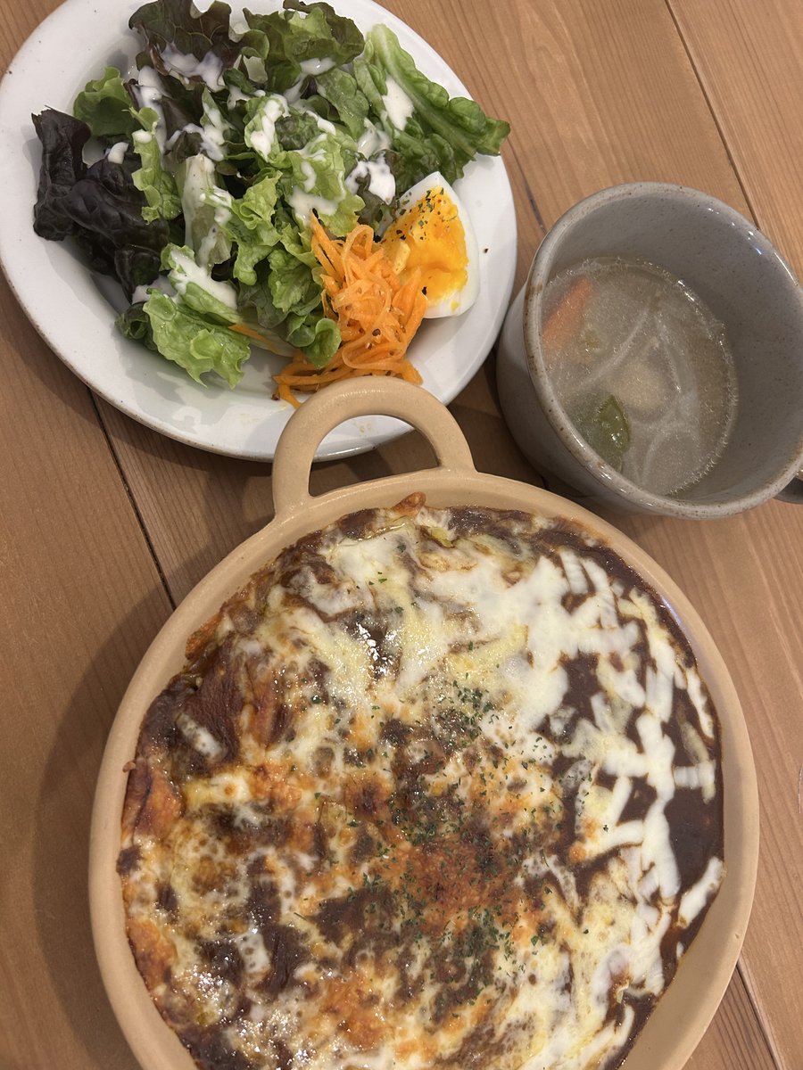 hokkaido_abtrip's tweet image. 八雲町にあるSLOW CAFE （スロー カフェ）さん
店内はかわいい😍そしてすぐ満席なりました！！
私はカレードリア注文して
アツアツ、ﾁｰｽﾞとろ～り、ボリュームあり！！
お腹いっぱいになりましたが
デザートのプリンも注文🥰
またいきま～す！

＃ABﾄﾘｯﾌﾟ
＃SLOW CAFE
